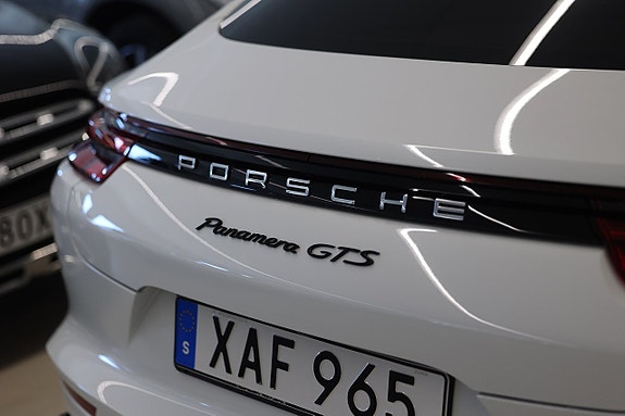 Porsche Panamera 4S 10 of 29