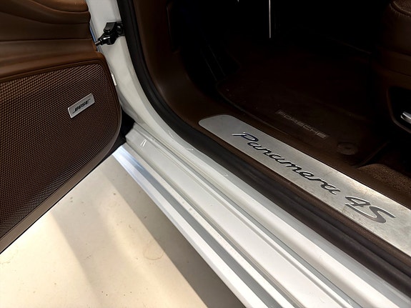 Porsche Panamera 4S 16 of 23