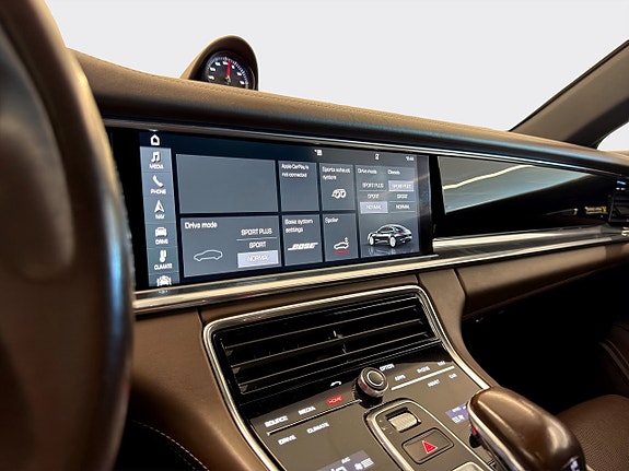 Porsche Panamera 4S 20 of 23