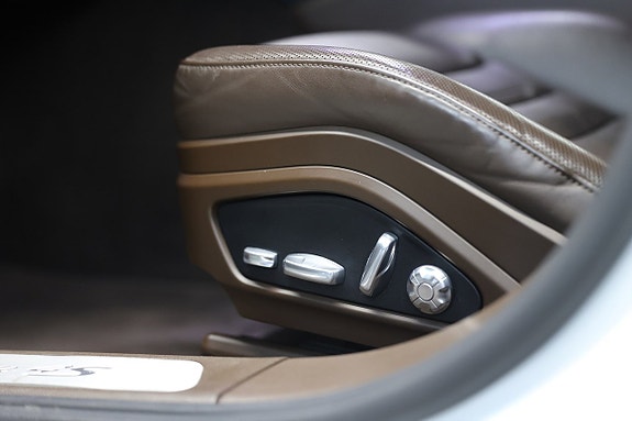 Porsche Panamera 4S 20 of 29