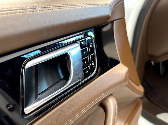 Porsche Panamera 4S 15 of 23