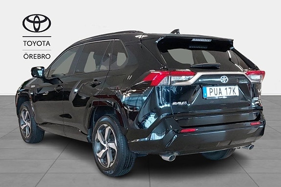 Toyota RAV4 Plug-in Hybrid 4 of 11