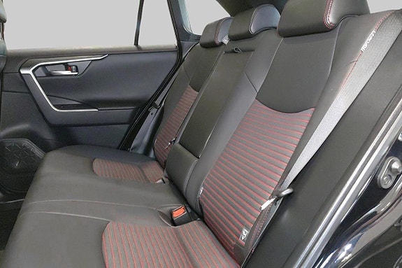 Toyota RAV4 Plug-in Hybrid 8 of 11