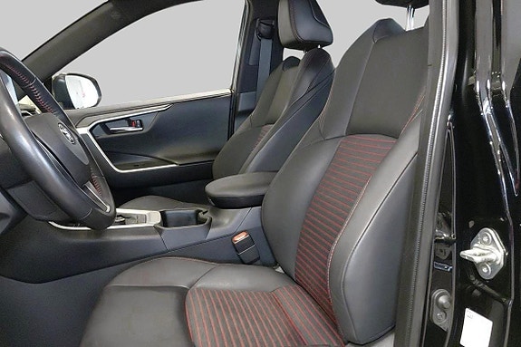 Toyota RAV4 Plug-in Hybrid 7 of 11
