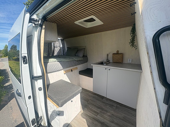 Renault Master 2 of 3