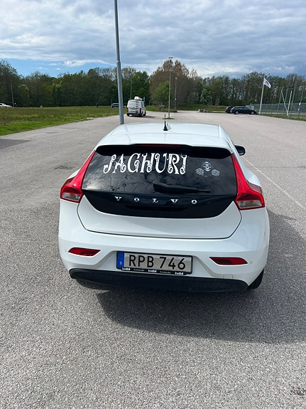 Volvo V40 4 of 5