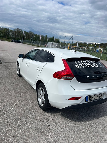 Volvo V40 3 of 5