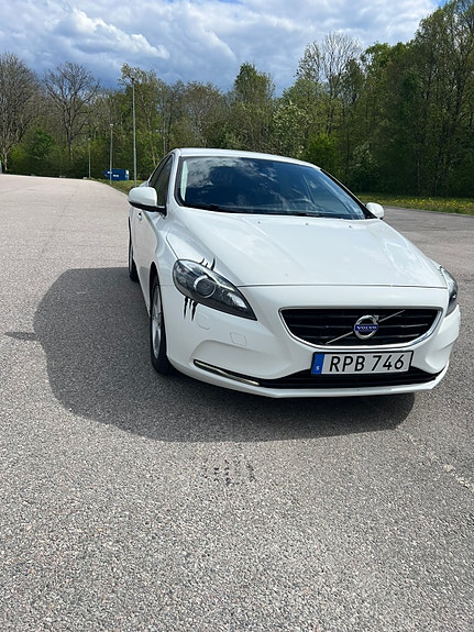 Volvo V40 2 of 5