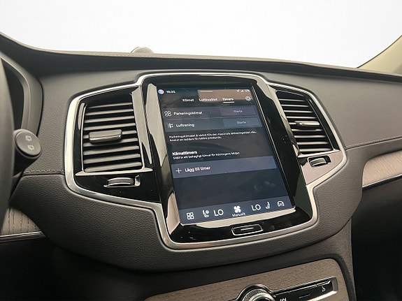 Volvo XC90 26 of 30