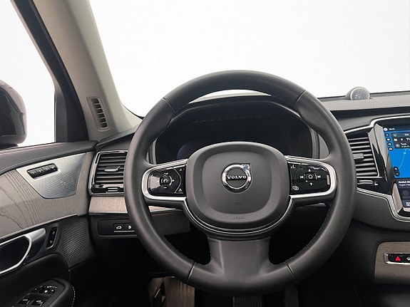 Volvo XC90 15 of 30