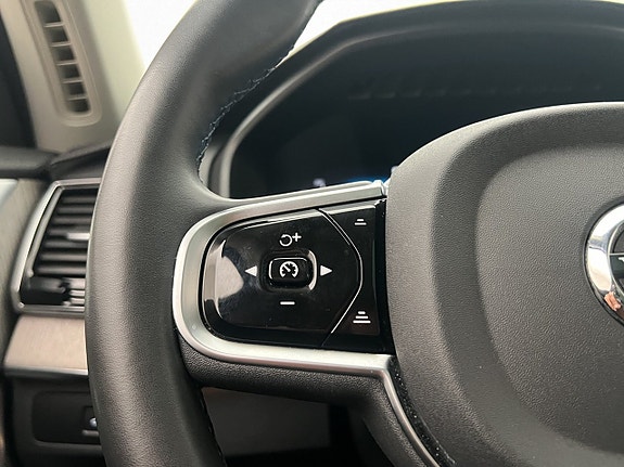Volvo XC90 17 of 30