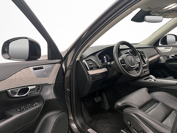 Volvo XC90 11 of 30