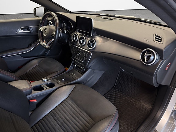 Mercedes-Benz CLA220 11 of 16