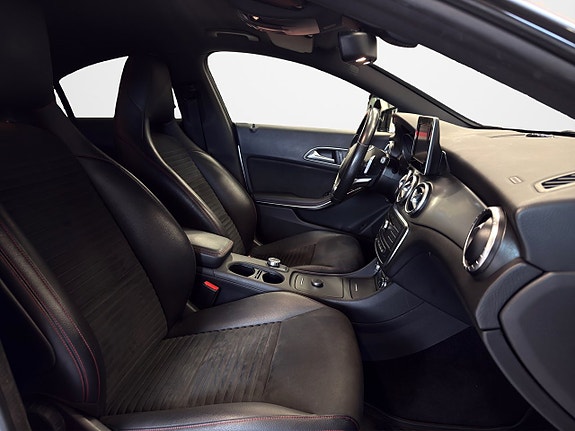 Mercedes-Benz CLA220 12 of 16
