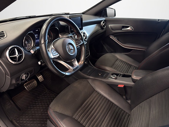 Mercedes-Benz CLA220 9 of 16