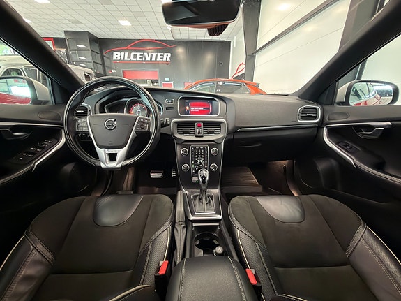Volvo V40 7 of 15