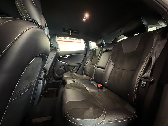 Volvo V40 9 of 15
