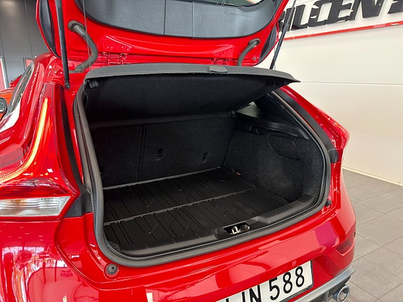 Volvo V40 11 of 15