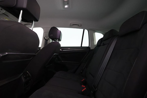 Volkswagen Tiguan 10 of 17