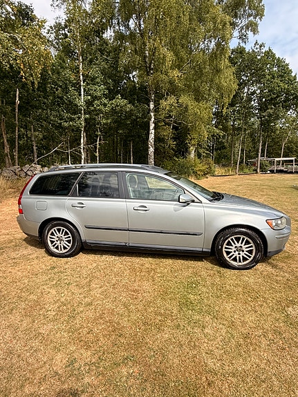 Volvo V50 2 of 8