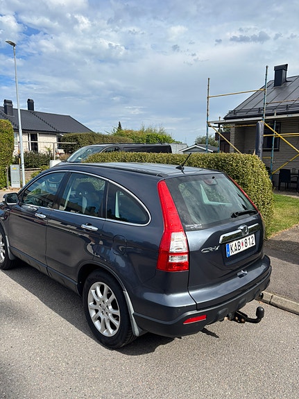 Honda CR-V 2 of 8