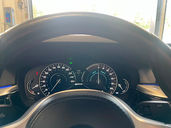 BMW 530e 28 of 30