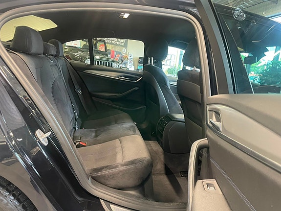 BMW 530e 15 of 30