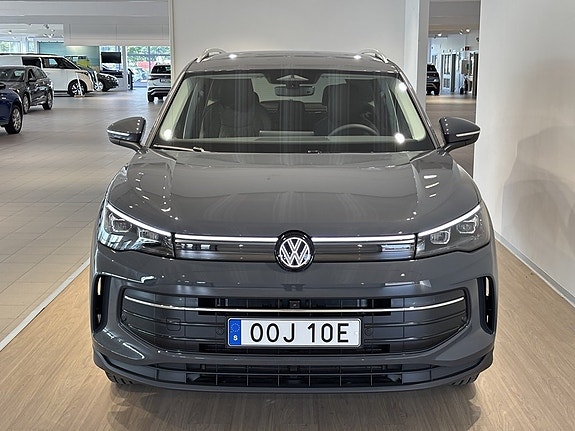 Volkswagen Tiguan 2 of 21