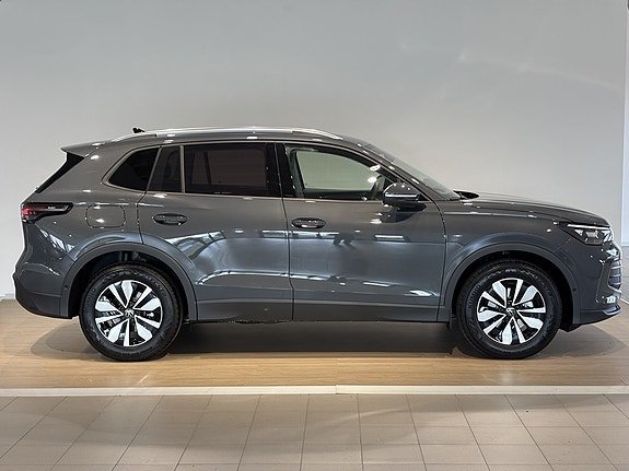 Volkswagen Tiguan 4 of 21
