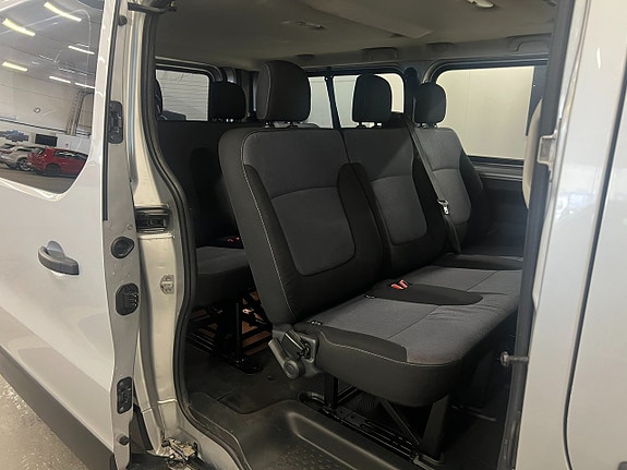Opel Vivaro 12 of 15