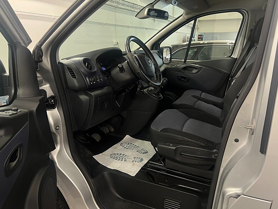 Opel Vivaro 8 of 15