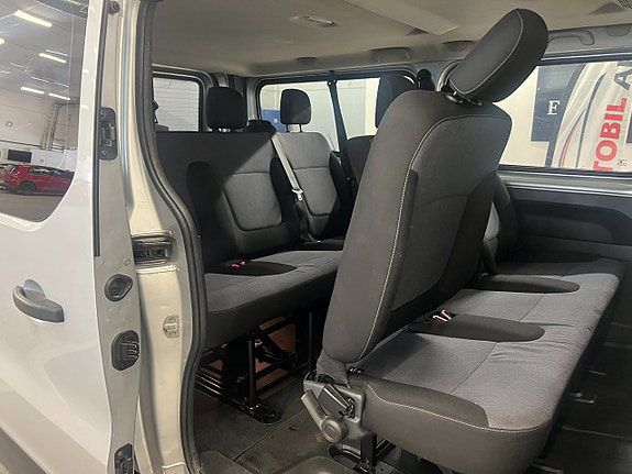 Opel Vivaro 11 of 15