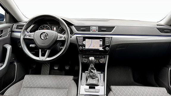 Skoda Superb 10 of 16