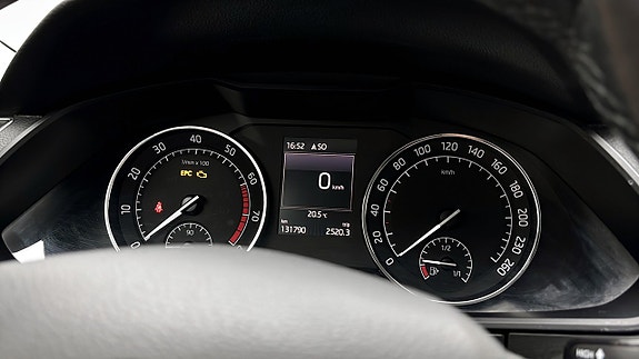 Skoda Superb 12 of 16