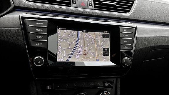 Skoda Superb 9 of 16