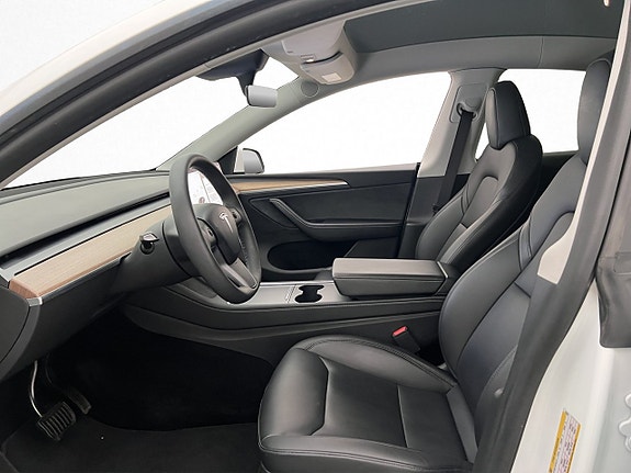 Tesla Model Y 13 of 30
