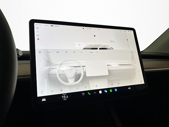 Tesla Model Y 23 of 30