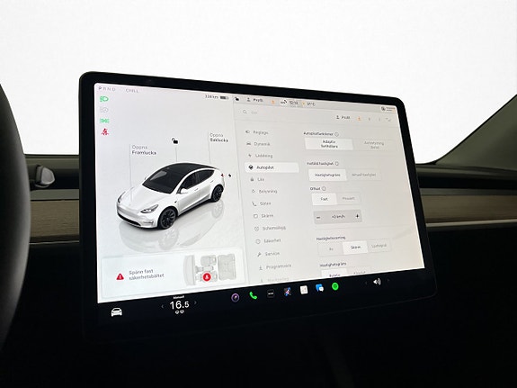 Tesla Model Y 27 of 30