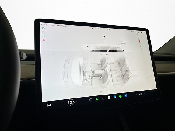 Tesla Model Y 24 of 30