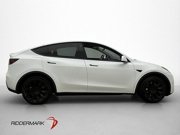 Tesla Model Y 10 of 30