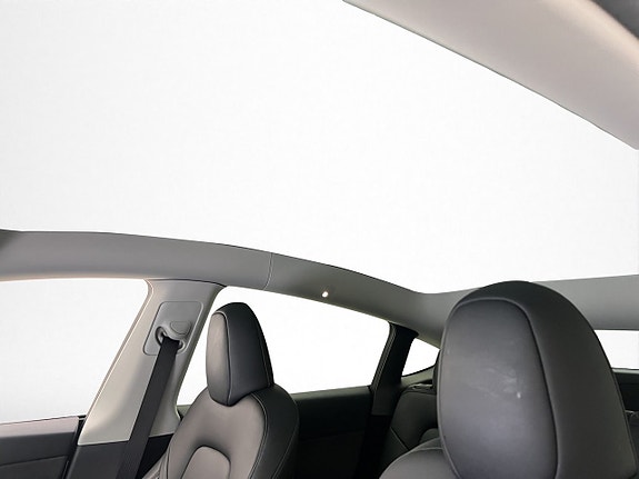 Tesla Model Y 19 of 30