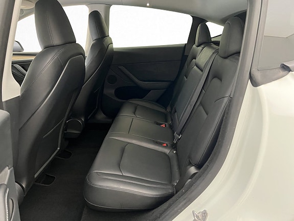 Tesla Model Y 18 of 30