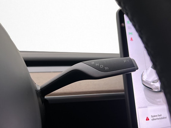 Tesla Model Y 22 of 30