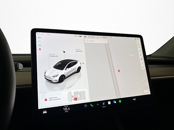 Tesla Model Y 26 of 30