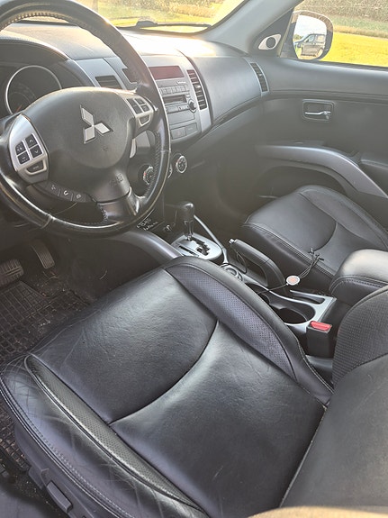 Mitsubishi Outlander 3 of 7