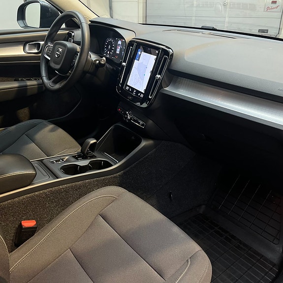 Volvo XC40 12 of 13
