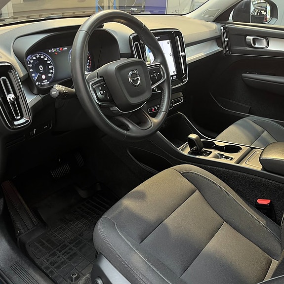 Volvo XC40 9 of 13