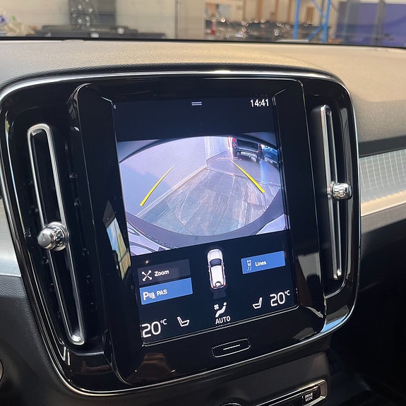 Volvo XC40 13 of 13