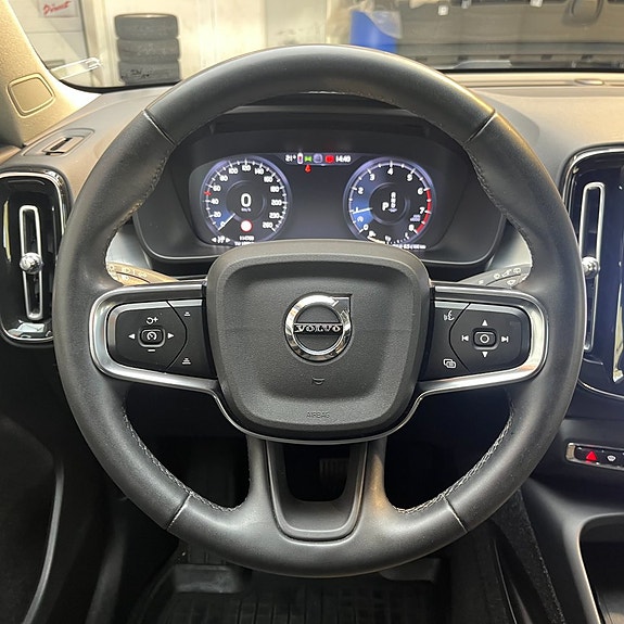 Volvo XC40 11 of 13