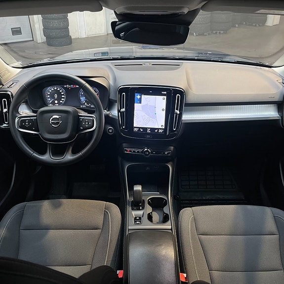 Volvo XC40 10 of 13